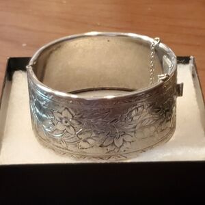 Vintage Silver Tone Engraved Floral Wide Bangle